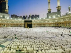 Umrah Packages 2026: A Complete Guide for a Smooth and Spiritual Journey Pilgrims in Prayer Around the Kaaba